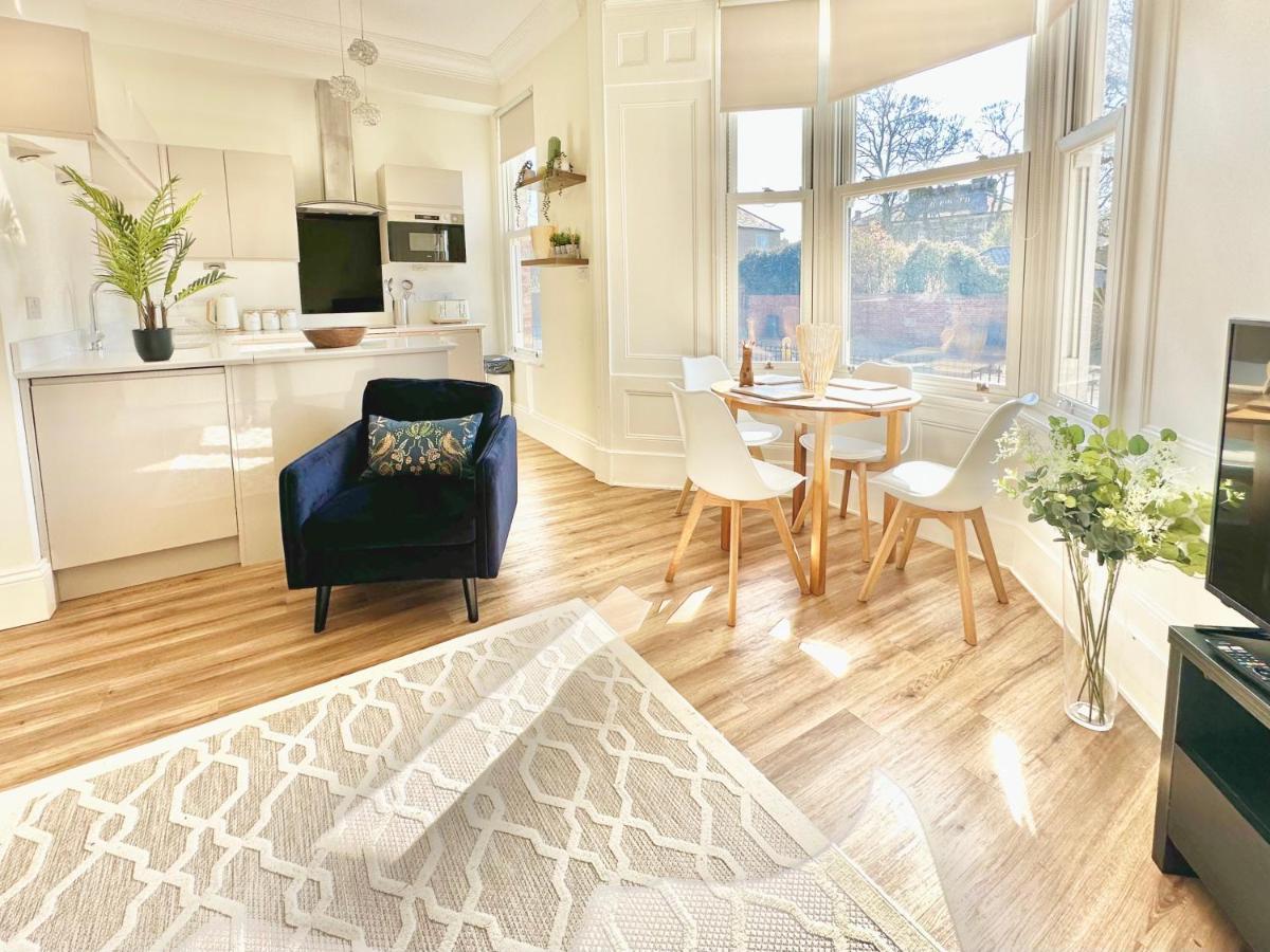 Clifford'S Reach At Bluebridge Court With Free Parking Apartment Йорк Екстериор снимка